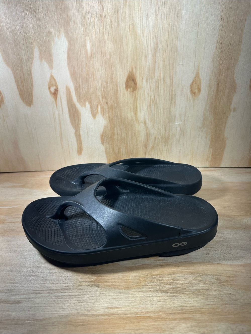 OOFOS Black Flip Flop Sandals Women’s Size 8